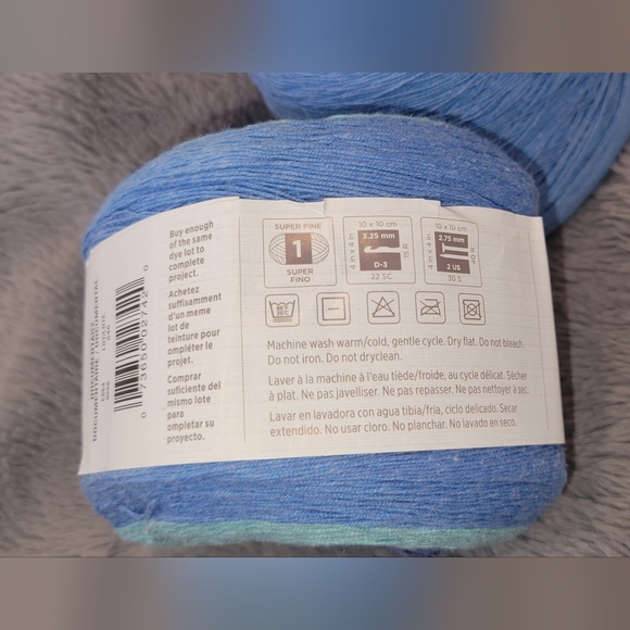 RedHeart - It's a wrap - Picture 3 of 5